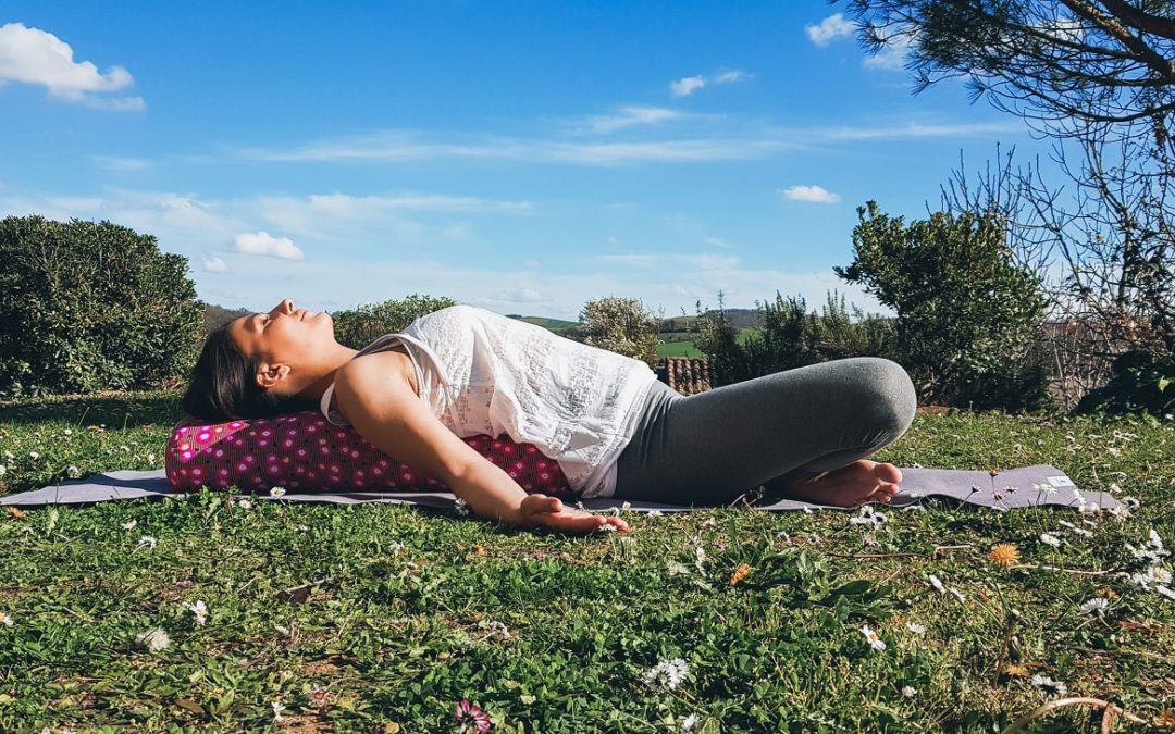 Bolster, coussin de yoga | comment bien le choisir et l’utiliser ?